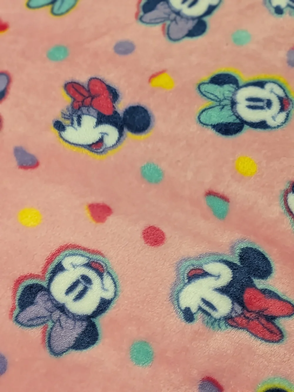 The Big One Oversized Plush Minnie Mouse Bow Throw Blanket, 5ft x 6 ft EUC Soft